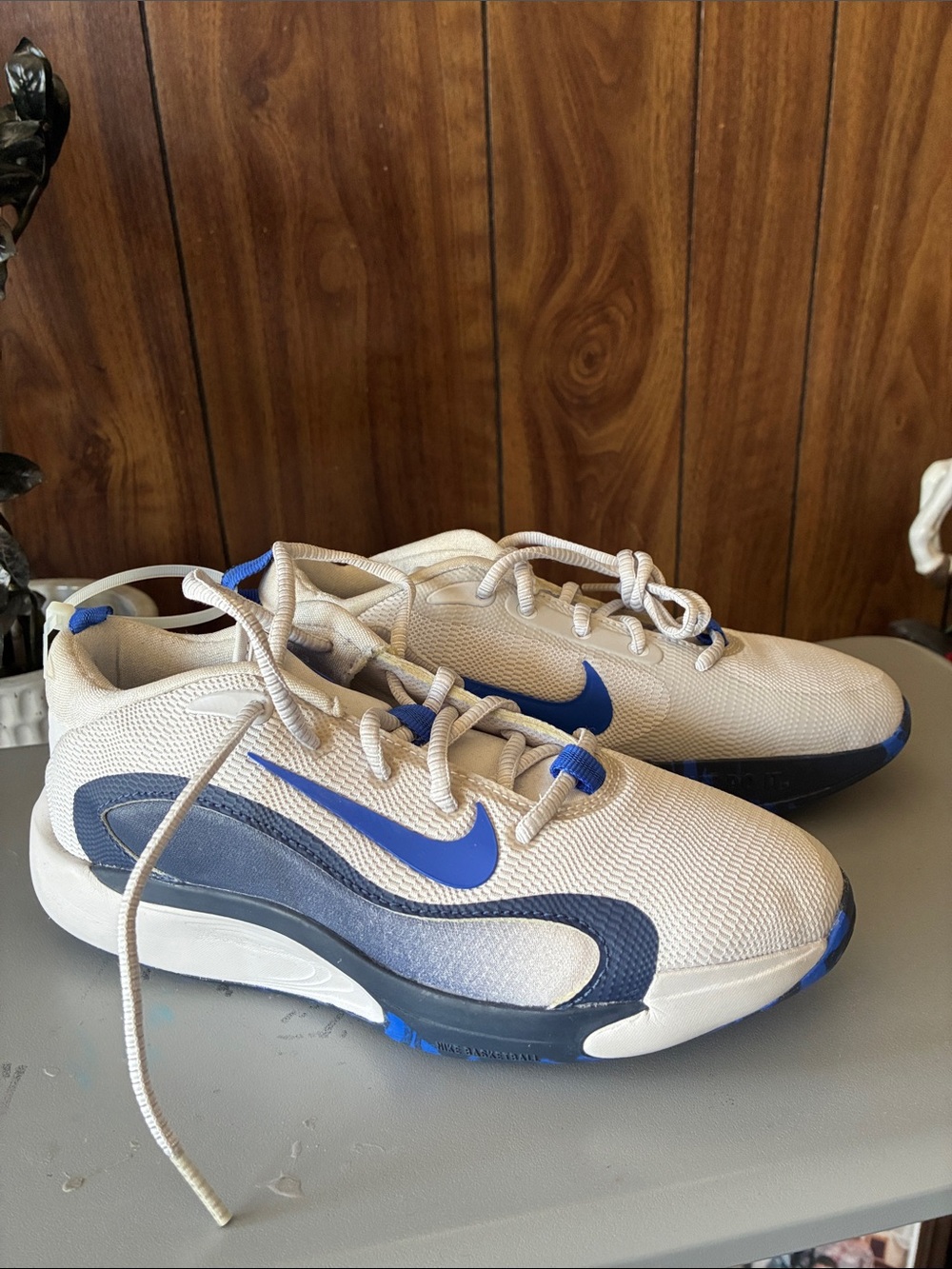 Nike IsoFly Big Kids' Basketball Shoes (Size 5Y)
